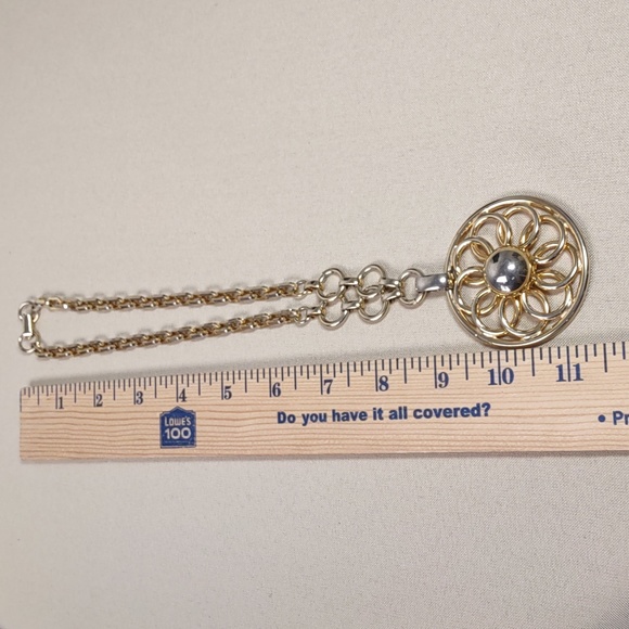 Goldtone "Daisy" Pendant Necklace - Picture 4 of 4